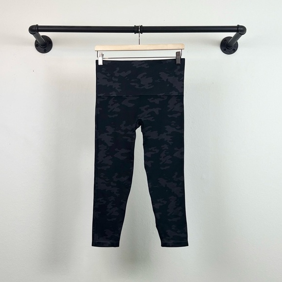 NWT Spanx Look At Me Now Camo Cropped High Waisted Leggings - Picture 10 of 10